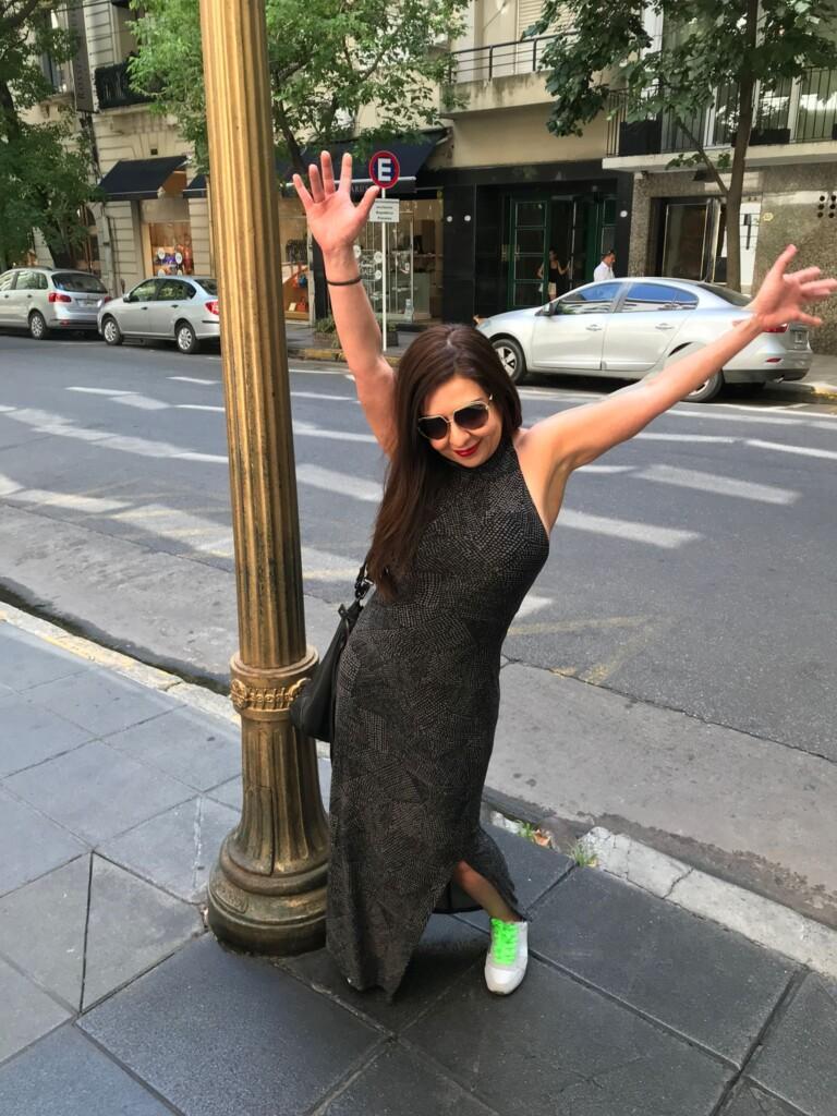 Avi Hakhamanesh, celebrating with her arms raised, on the street in Buenos Aires